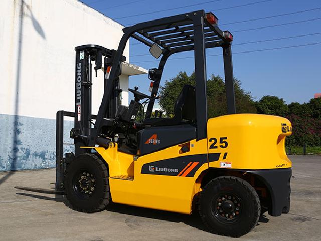 Xe nâng dầu Liugong 2.5 tấn CPCD25