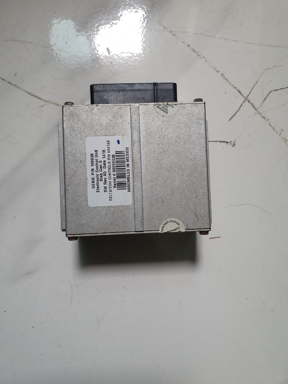 Hộp báo số xe cắt kéo Genie