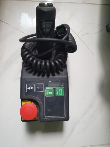 Tay điều khiển xe cắt kéo Genie