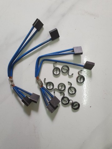 Chổi than dùng cho xe cắt kéo