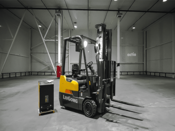 Xe nâng điện Liugong 1.8 tấn CLG2018-T