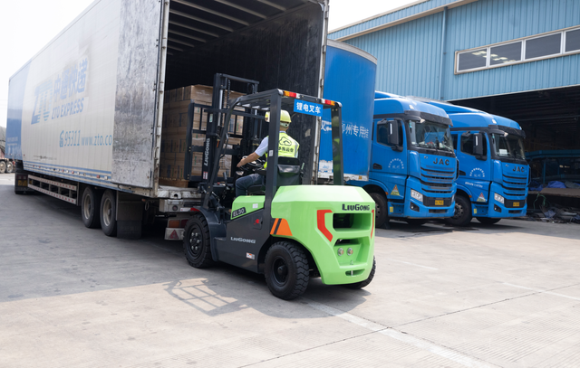 NÊN THUÊ XE NÂNG HAY MUA XE NÂNG, CÁC LỢI ÍCH GIỮA VIỆC THUÊ VÀ MUA XE NÂNG?