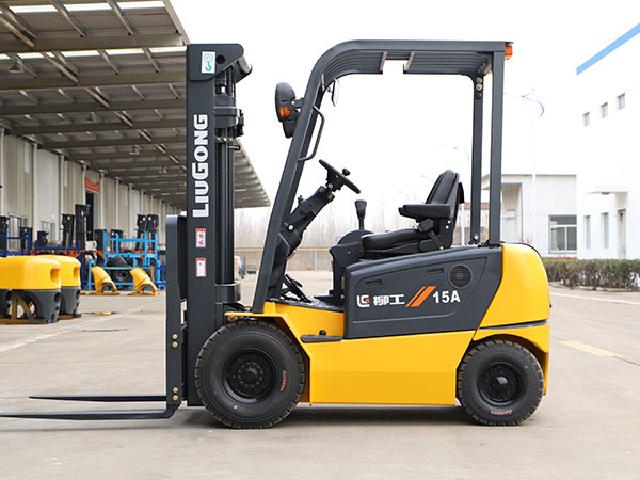 BẢNG GIÁ XE NÂNG HÀNG 1.5 TẤN MỚI NHẤT