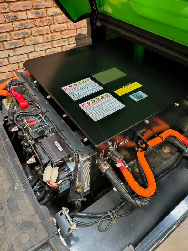 CÓ NÊN DÙNG XE NÂNG BÌNH LITHIUM? ƯU VÀ NHƯỢC ĐIỂM SO VỚI BÌNH ACID?