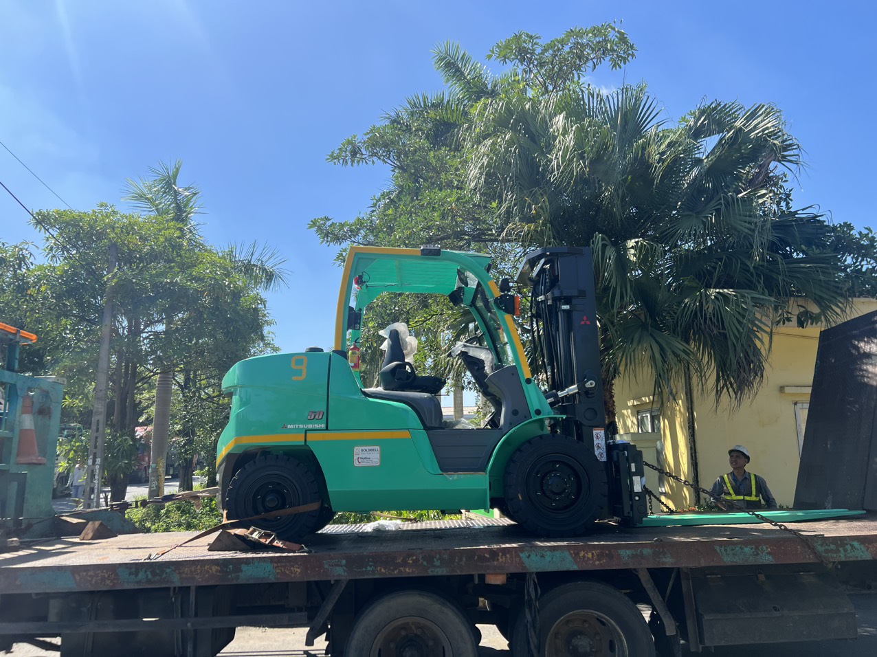 GIÁ XE NÂNG DẦU 5 TẤN MITSUBISHI, XE NÂNG CHUI CONTAINER, SIDE SHIFT