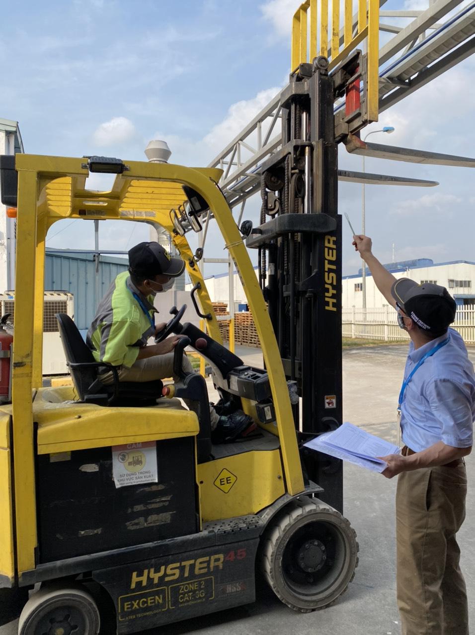 9 ỨNG DỤNG XE NÂNG DẦU TRONG HOẠT ĐỘNG SẢN XUẤT VÀ LƯU TRỮ HÀNG HÓA