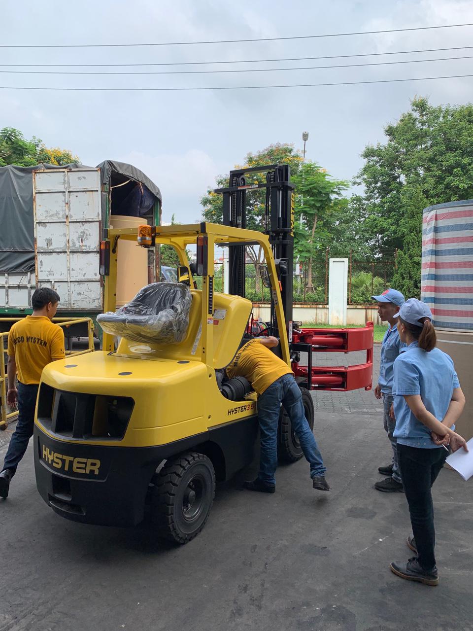 CÁCH CHỌN XE NÂNG KẸP GIẤY TỐT NHẤT & 7 YẾU TỐ QUYẾT ĐỊNH HIỆU QUẢ CỦA XE NÂNG CUỘN GIẤY!