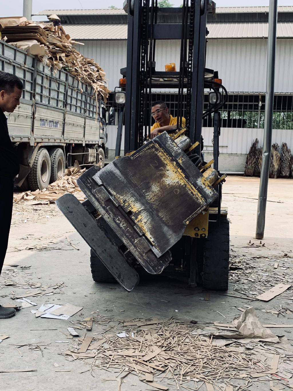 CÁC TÙY CHỌN ĐÍNH KÈM CHO XE NÂNG PHÙ HỢP VỚI MỌI NHU CẦU CỦA NHÀ MÁY